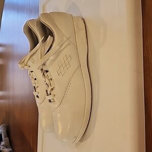 SAS free time walking shoes, size 10.5